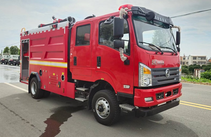 东风双排座5方四驱水罐消防车