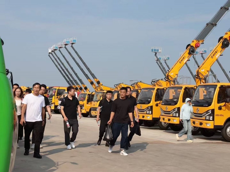 福田海外领导团莅临神百汽车参观考察！